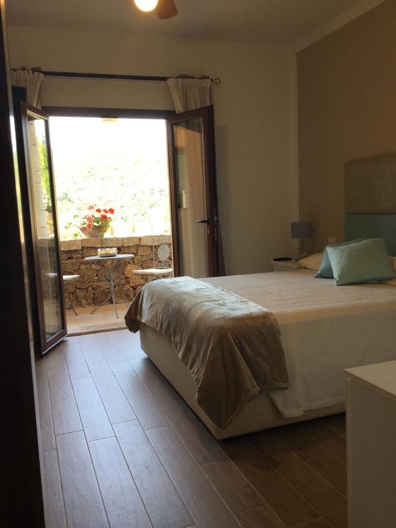 Il Giardino Di Daniela Panzió San Teodoro  Kültér fotó